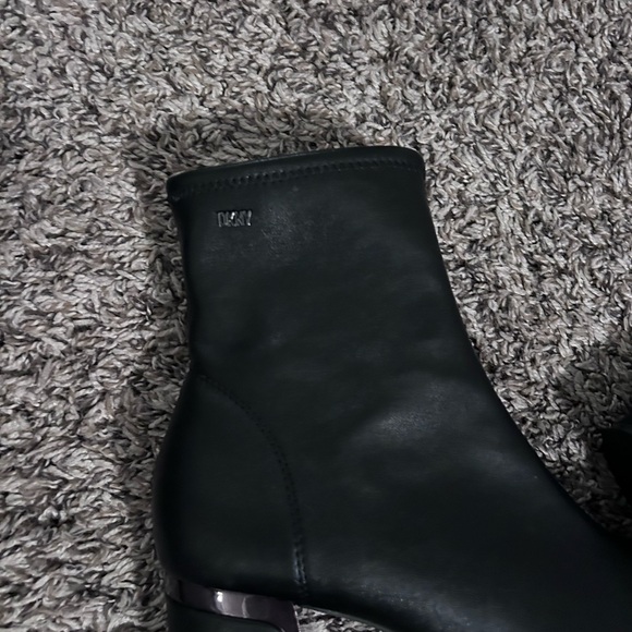 ⚡️DKNY • Black Block Heel Bootie • sz 7M - Picture 9 of 10